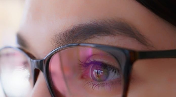 आप भी आसानी से आँखों की रौशनी बढ़ा सकते हैं इन आयुर्वेदिक नुस्खों से – Naturally Improve Eyesight in Hindi – %currentyear% Improve Your Eye Sight