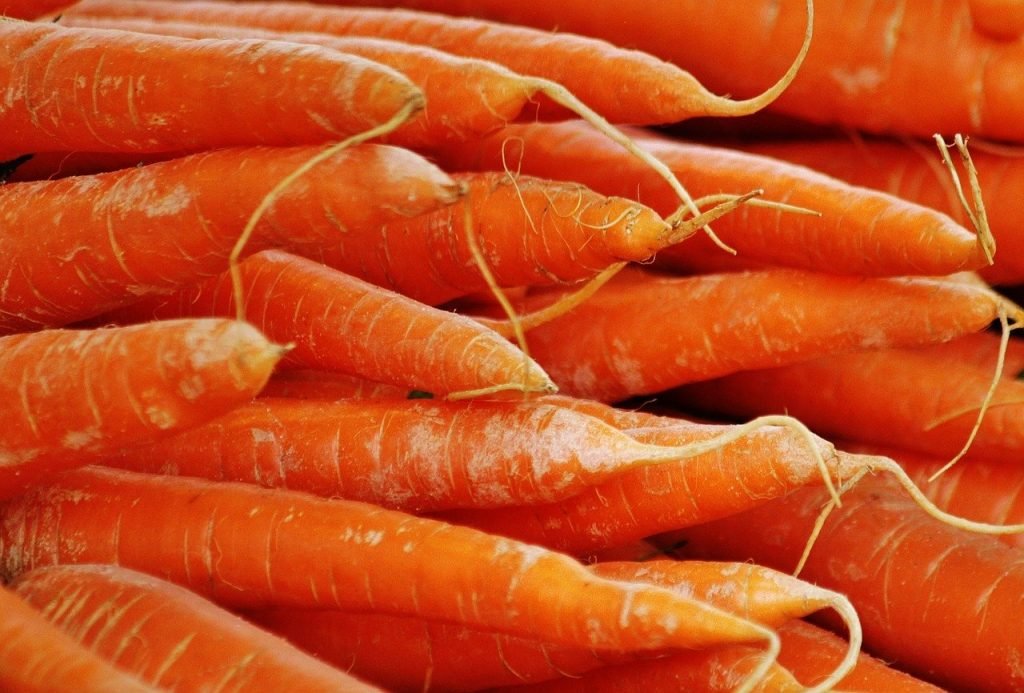 ankho ki roshni badhaye carrots se